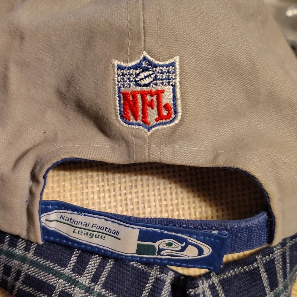 Authentic Seattle Seahawks hat - Picture 3 of 4